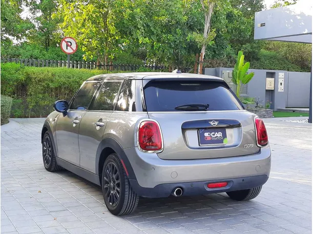 Car image 7