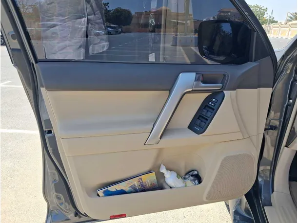 Car image 10