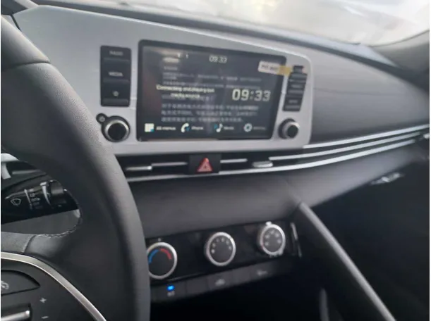 Car image 12