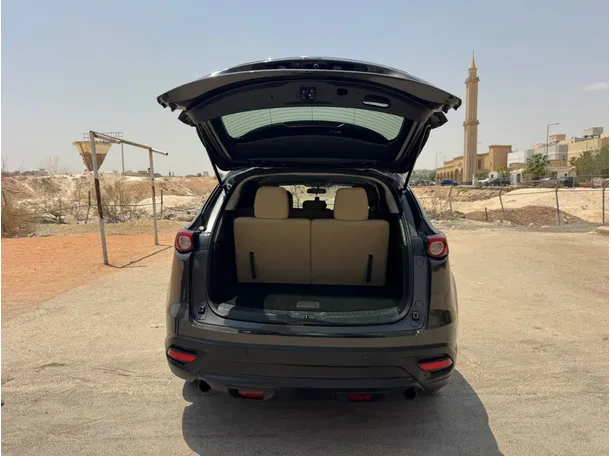 Car image 19