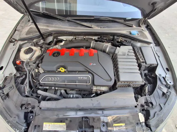 Car image 18