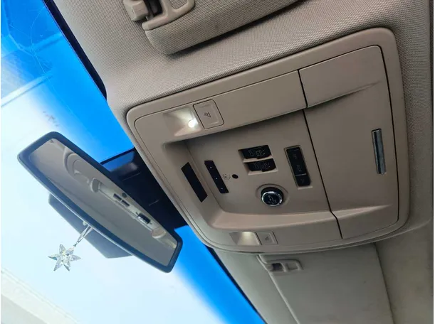 Car image 33