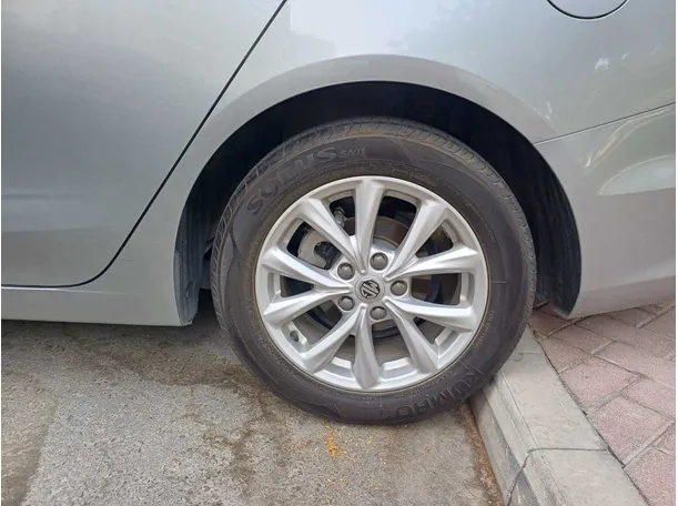 Car image 9