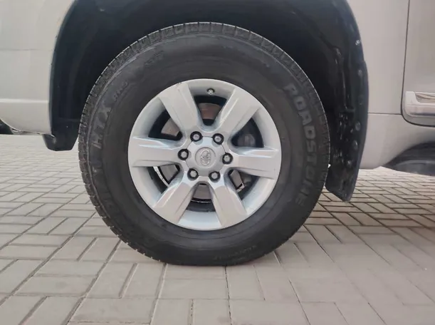 Car image 10