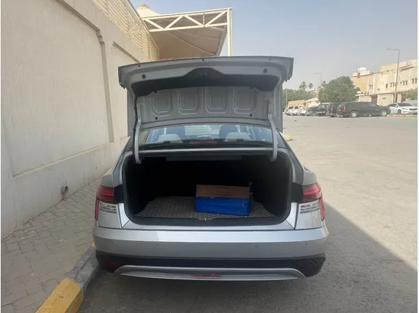 Car image 20