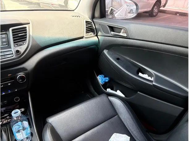 Car image 24