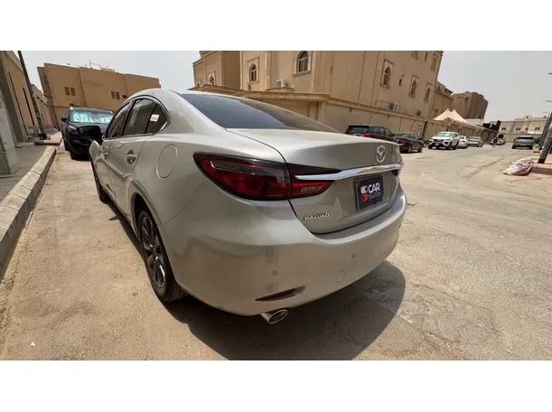 Car image 7