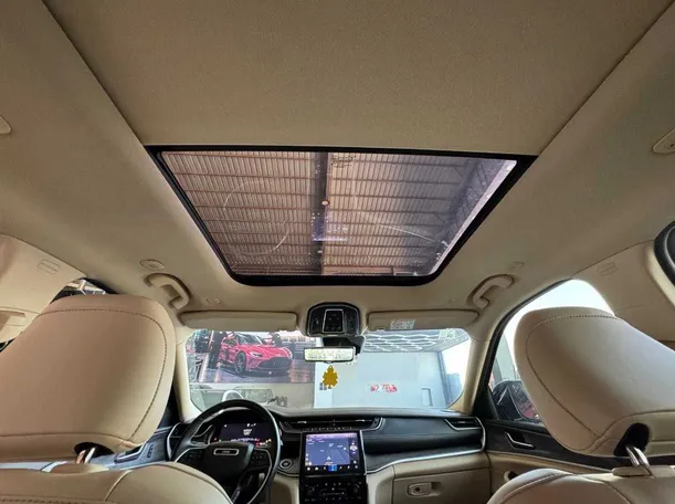 Car image 16