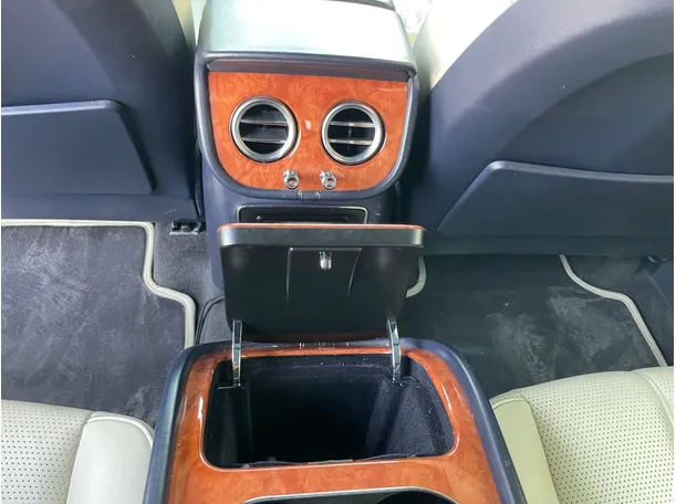 Car image 28