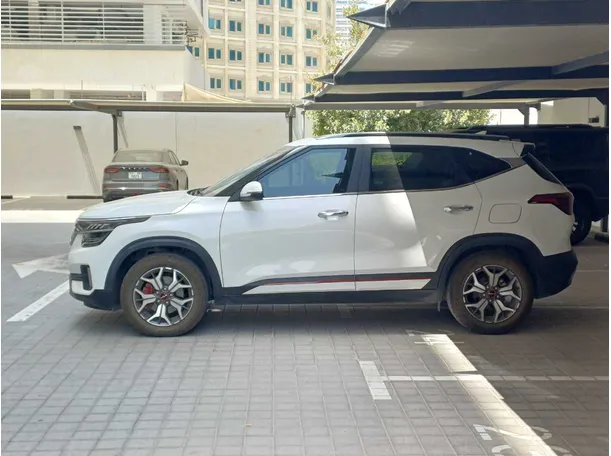Car image 8