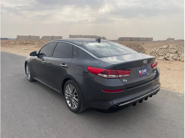 Car image 7