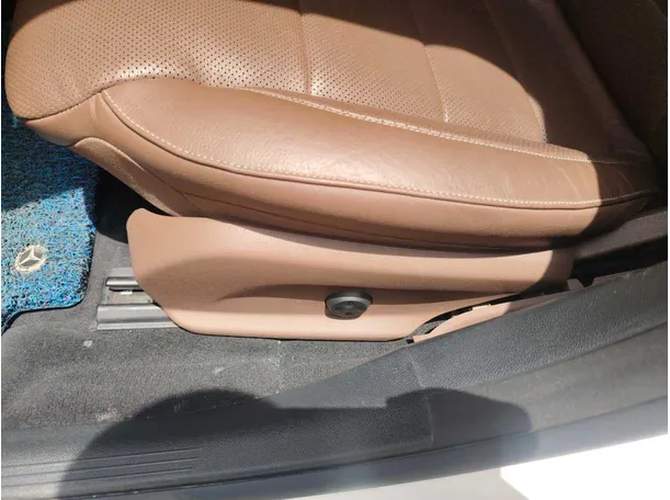 Car image 37