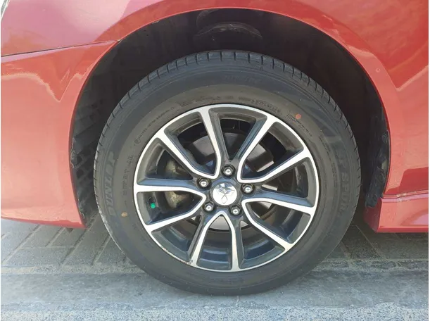 Car image 9