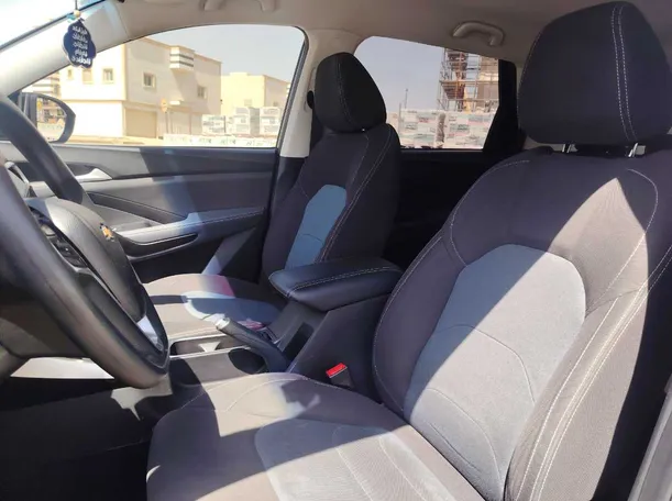 Car image 13