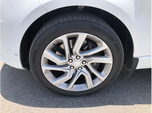 Car image 10