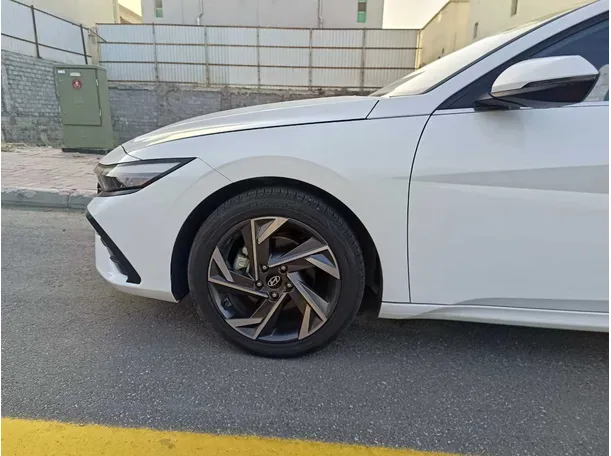 Car image 9