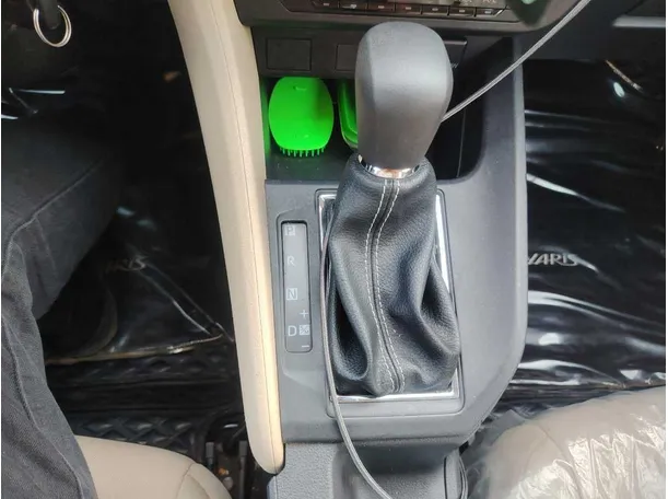 Car image 24