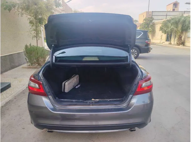 Car image 23