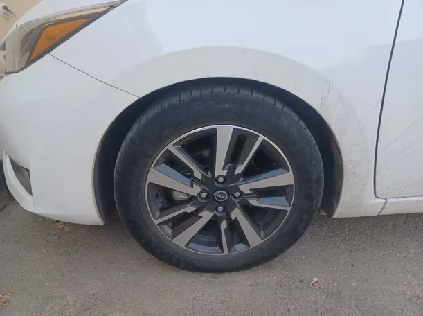 Car image 9