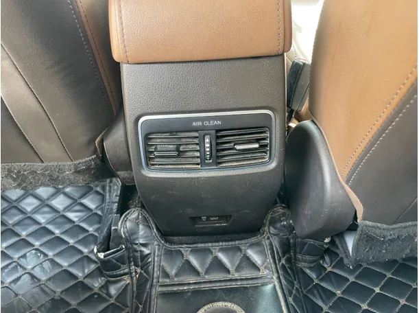 Car image 23