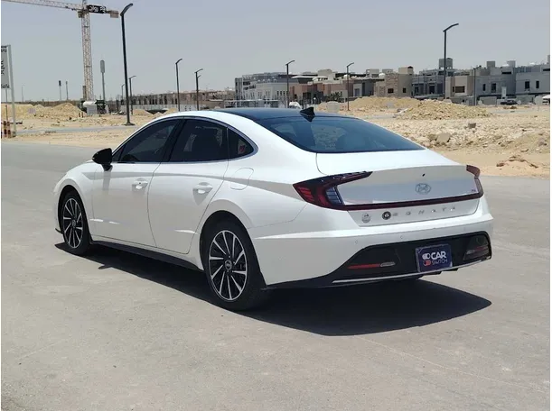 Car image 7