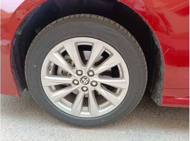 Car image 10