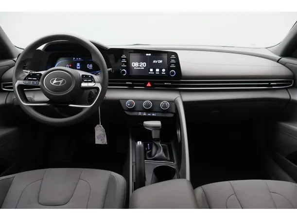 Car image 14