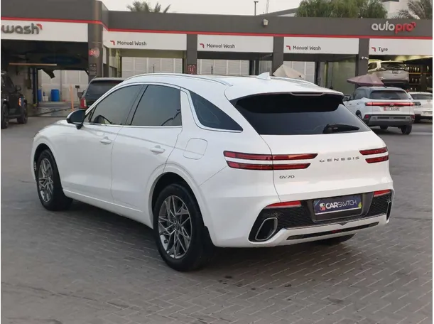 Car image 7