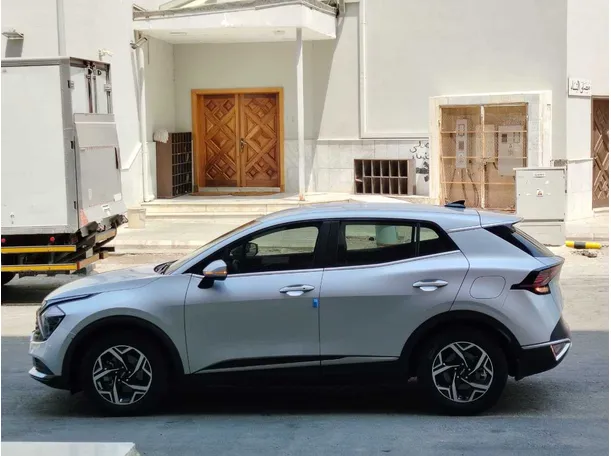 Car image 8