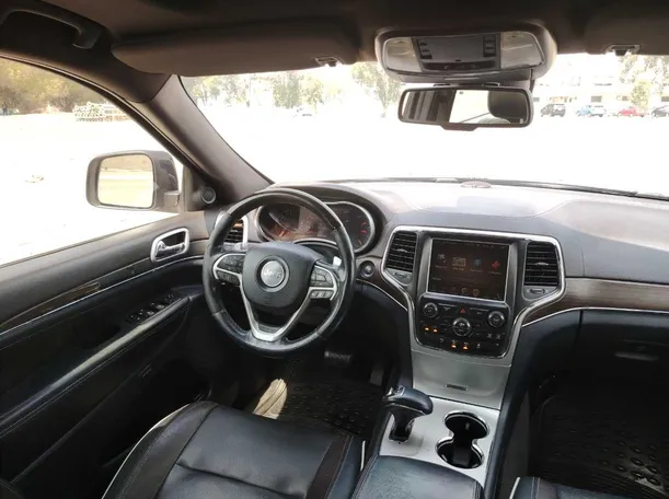 Car image 18