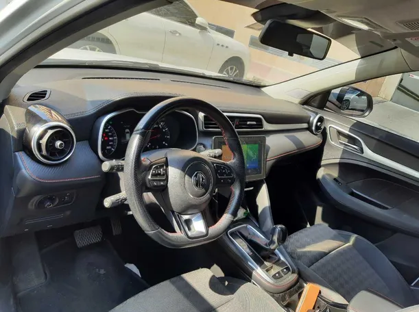 Car image 11