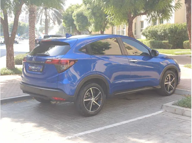 Car image 5