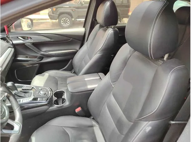 Car image 16