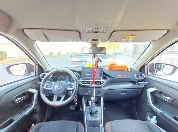 Car image 17