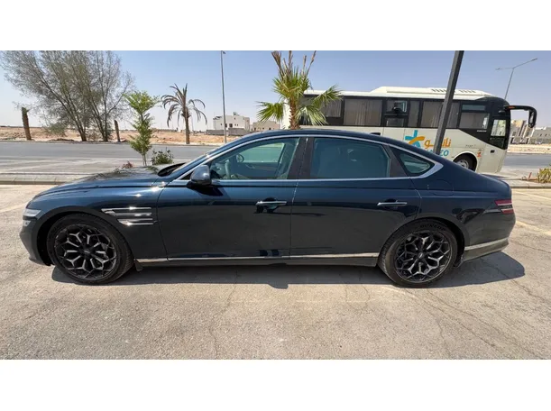 Car image 8