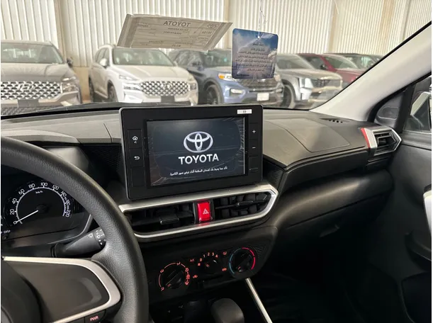 Car image 11