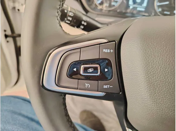 Car image 32