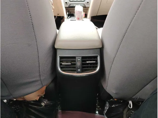 Car image 27
