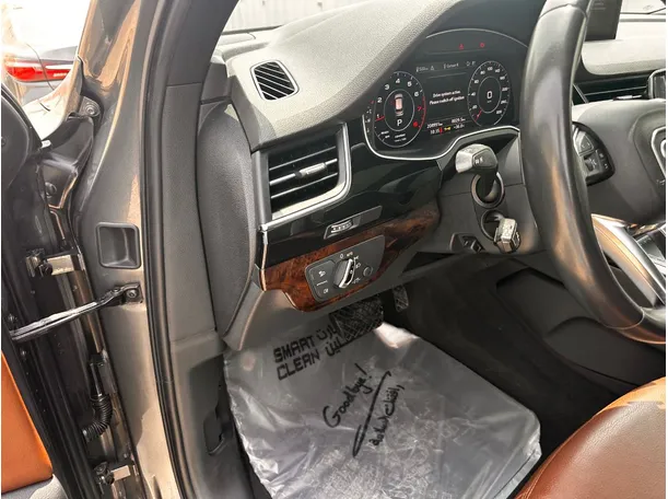 Car image 25