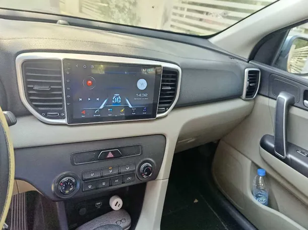 Car image 14