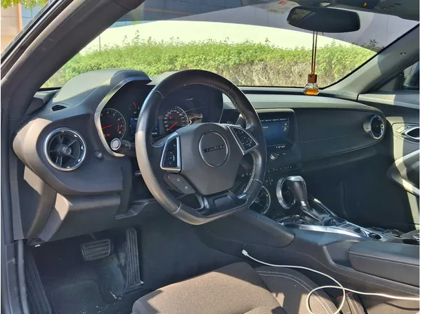 Car image 12