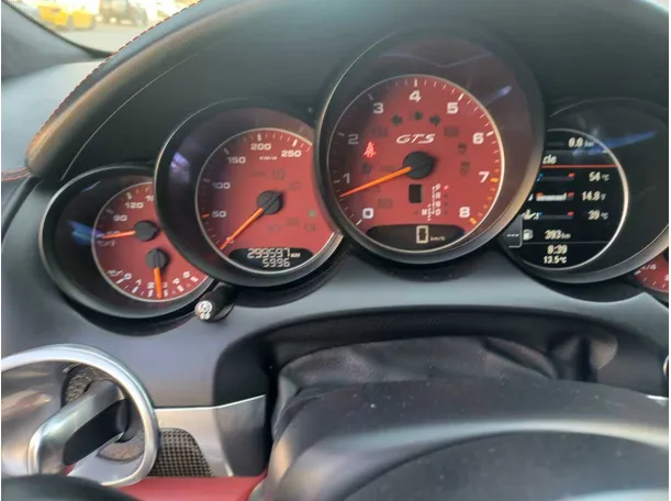 Car image 18