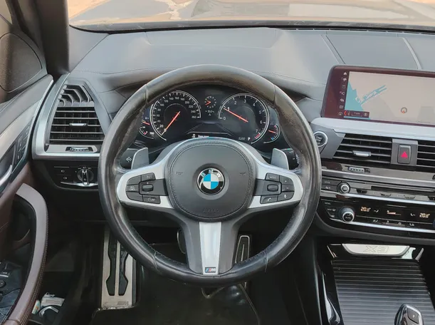 Car image 25