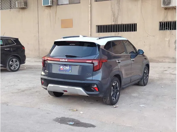 Car image 5