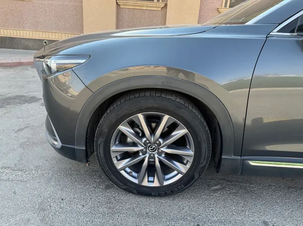 Car image 9
