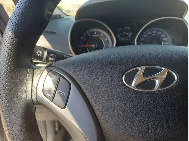 Car image 19