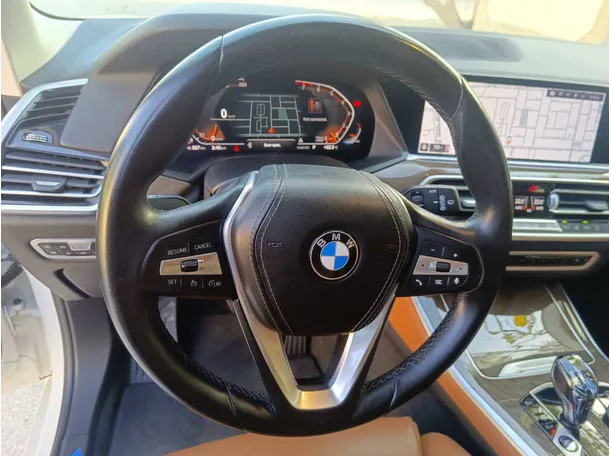 Car image 25