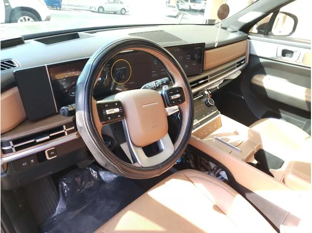 Car image 12