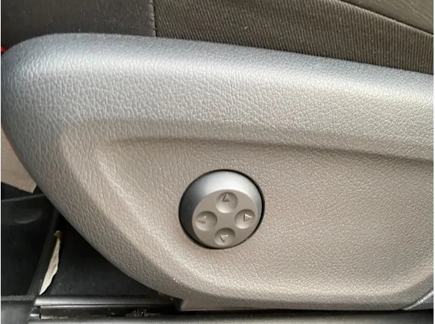 Car image 32