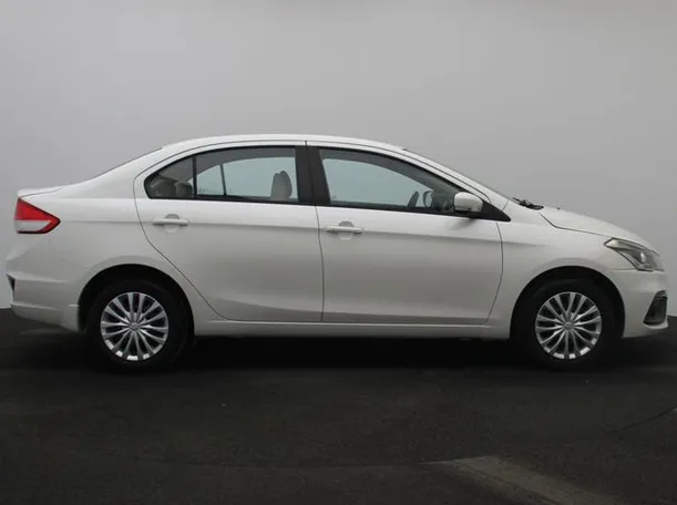 Car image 12